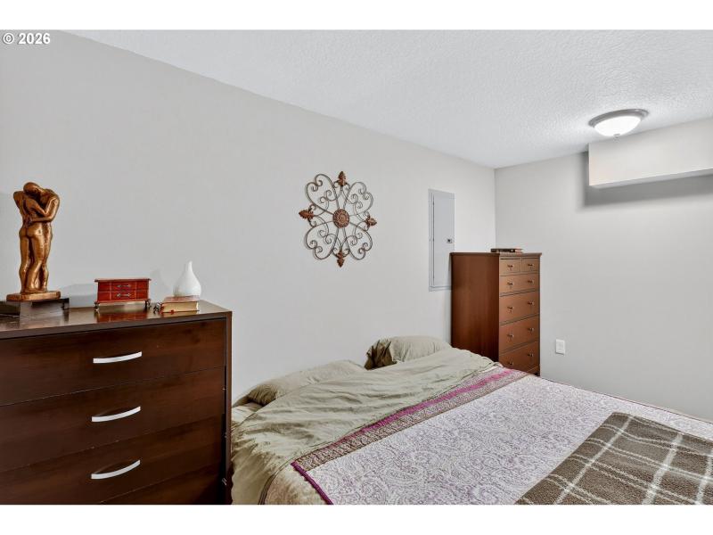 Bedroom, Primary