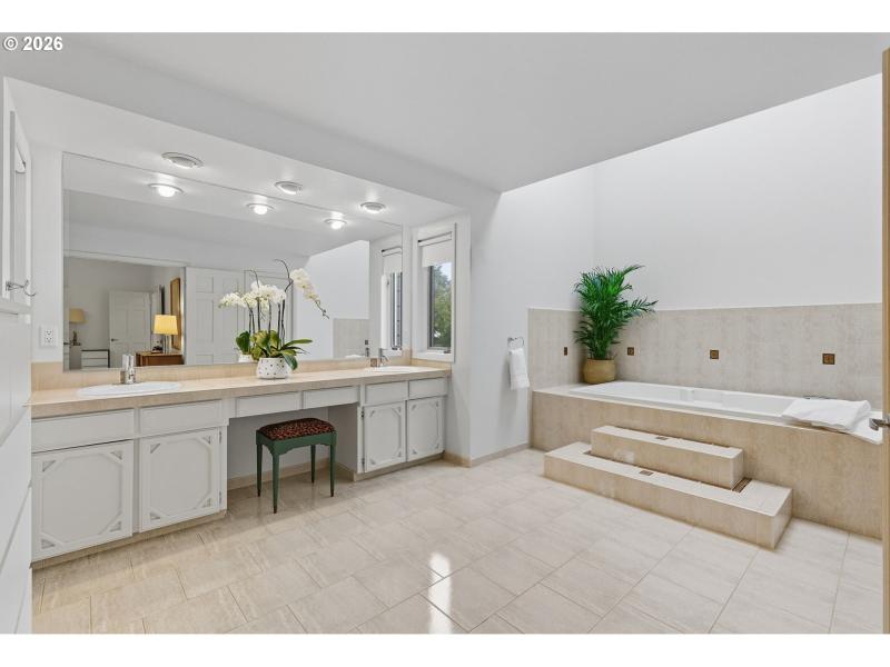 Owner's Suite Bathroom