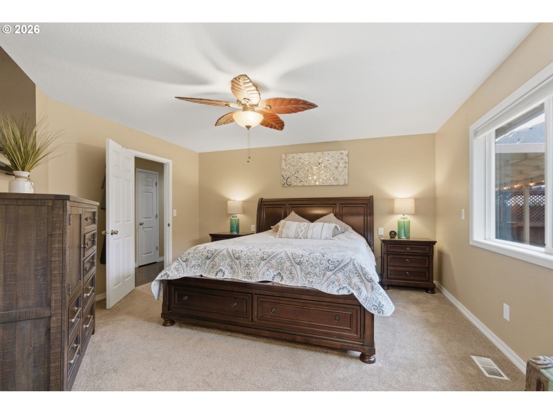 Bedroom, Primary