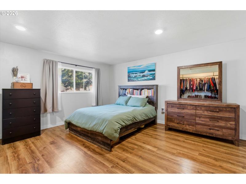 Bedroom, Primary
