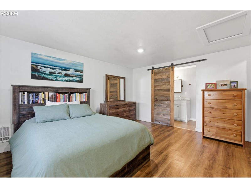 Bedroom, Primary