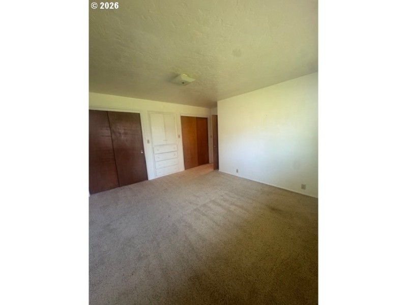 Bedroom, Primary