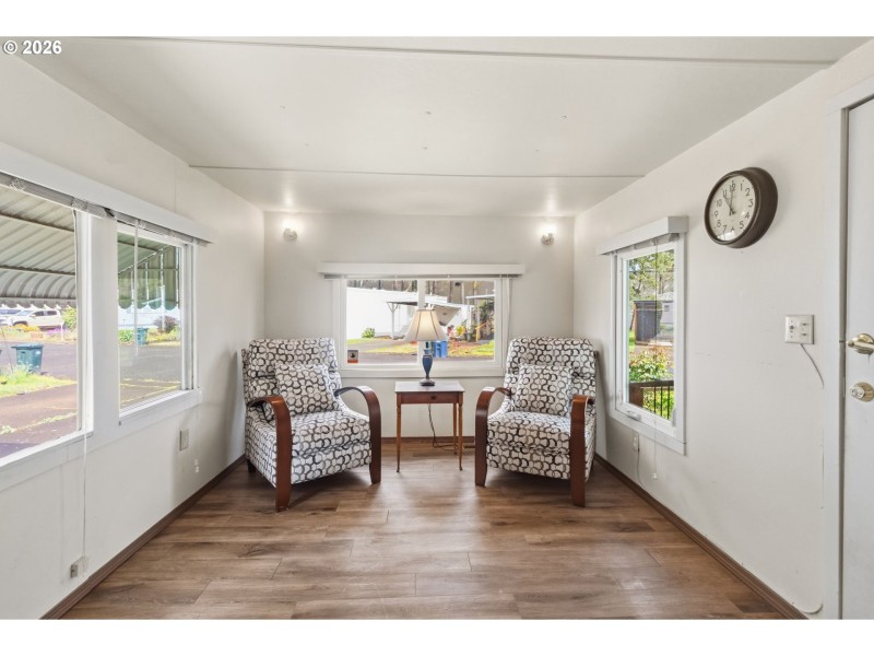 Living Room/Entrance