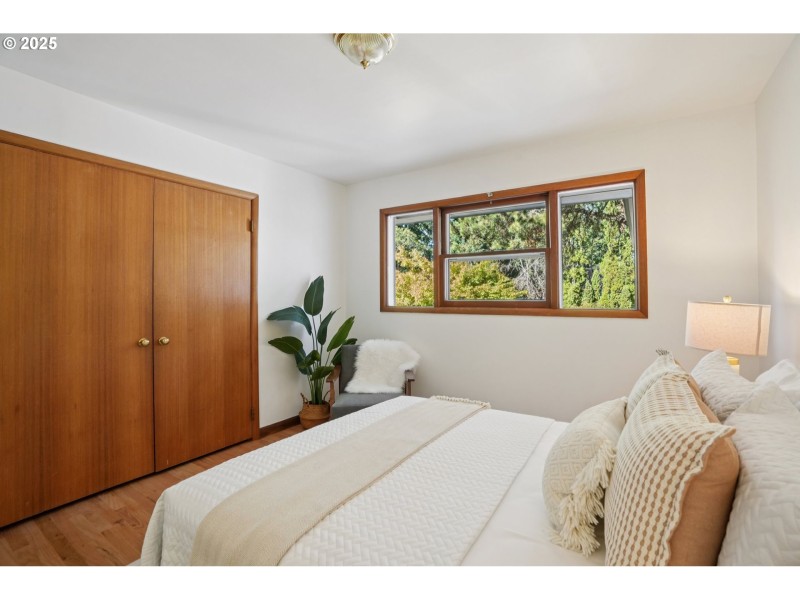 Bedroom, Primary