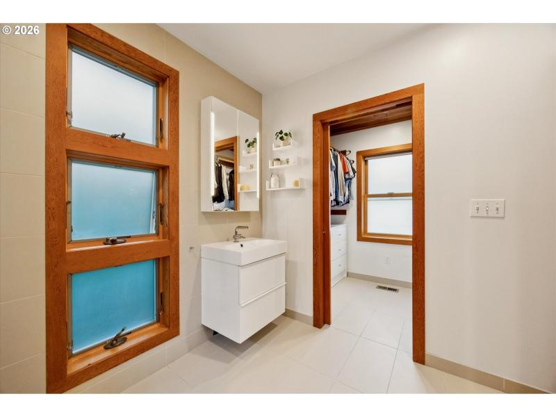 Bedroom, Primary