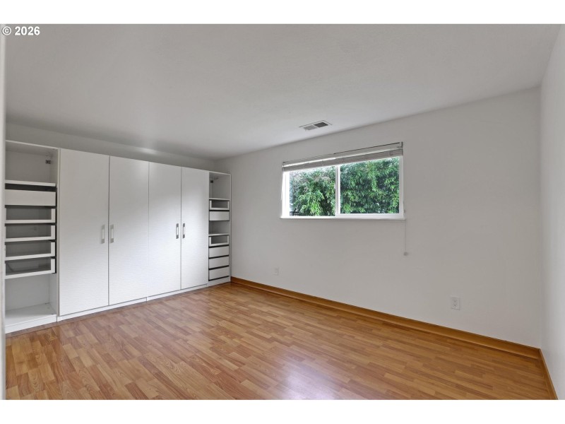 Bedroom, Primary