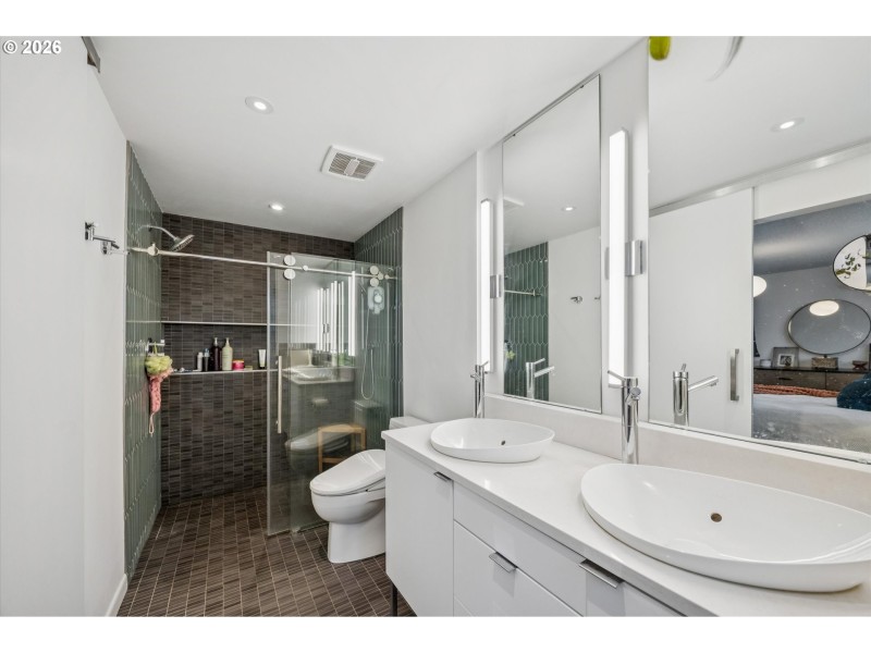 Bathroom, Attached