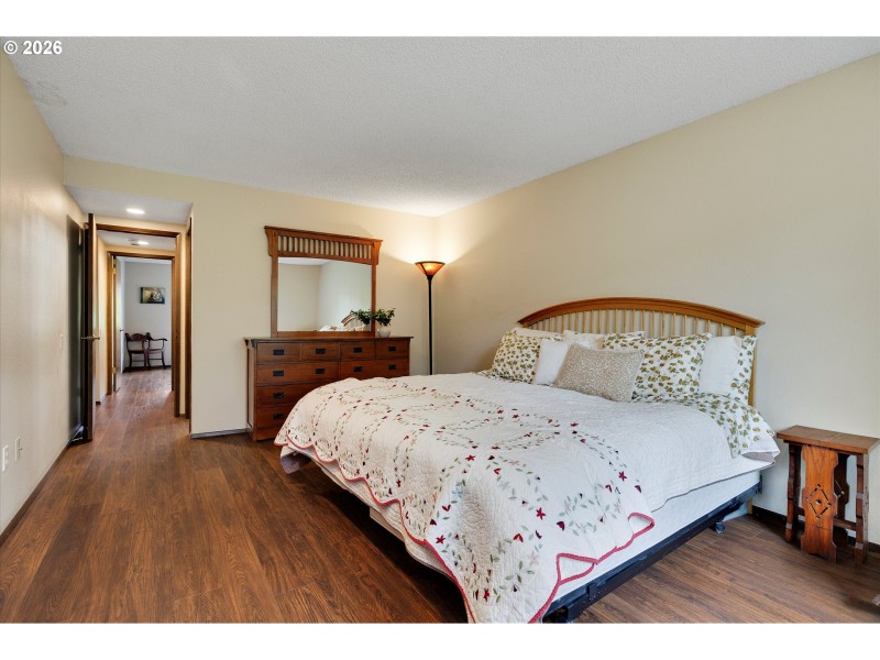Bedroom, Primary