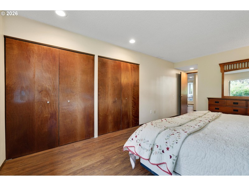 Bedroom, Primary