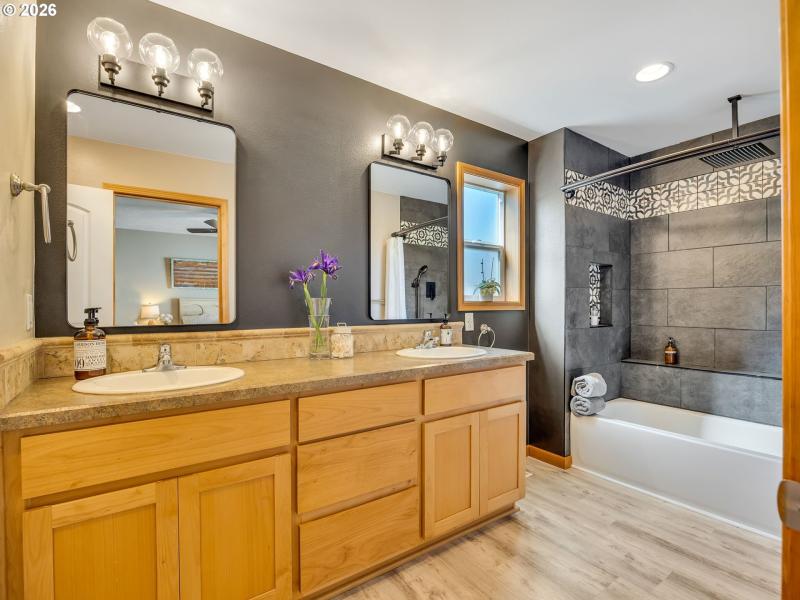 Bathroom, Attached