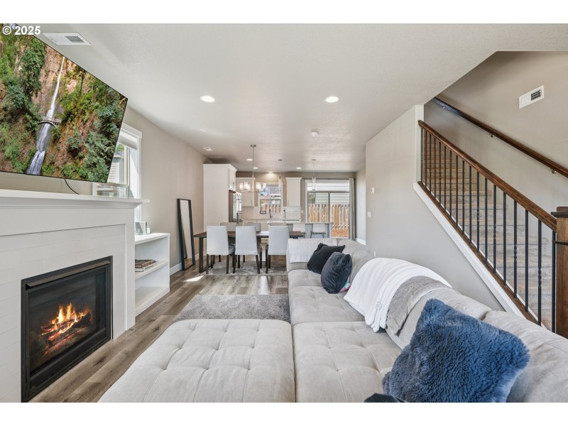 Living Room/Dining Room