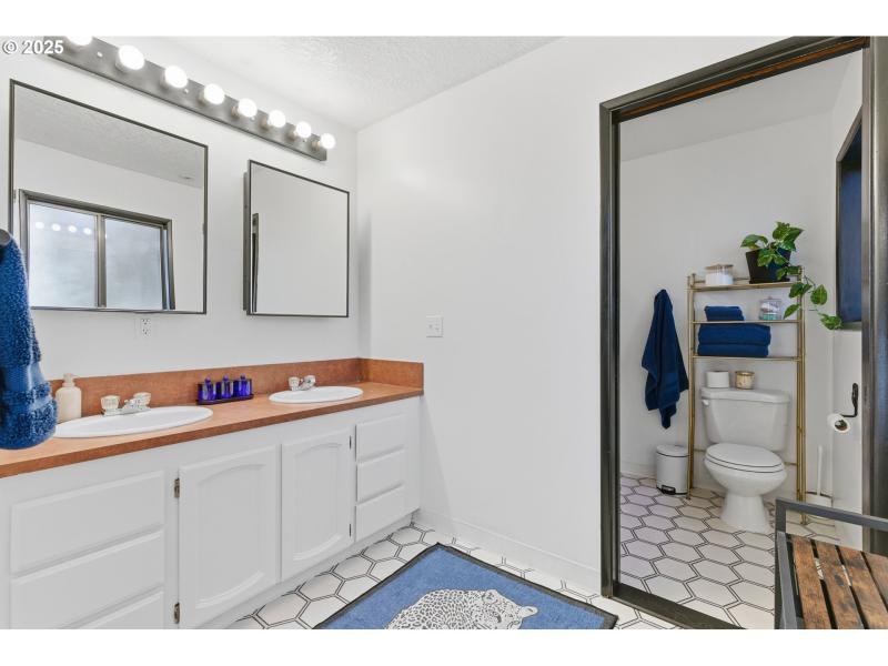Owner's Suite Bathroom