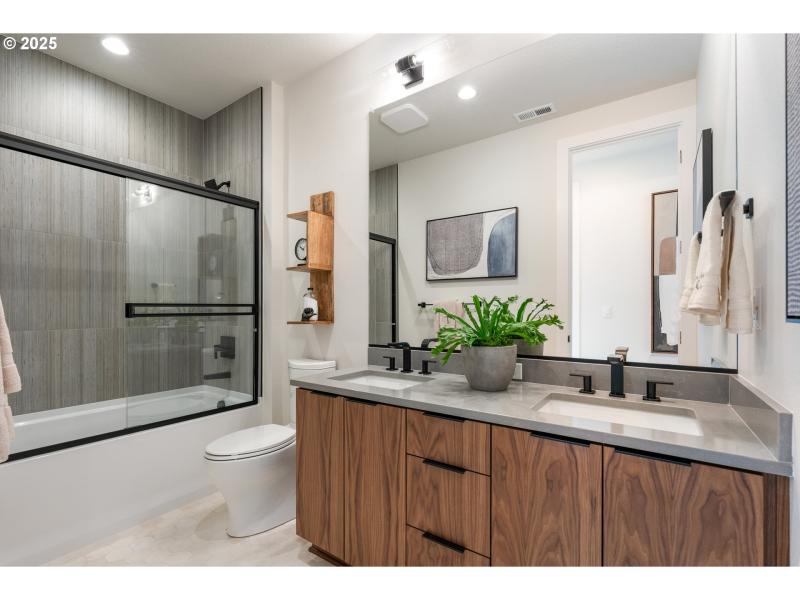 Bathroom, Continental