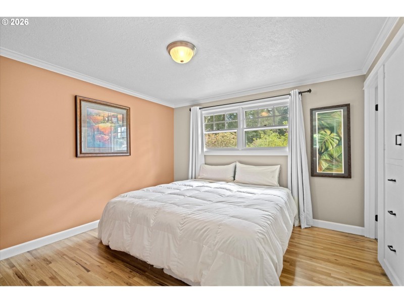 Bedroom, Primary