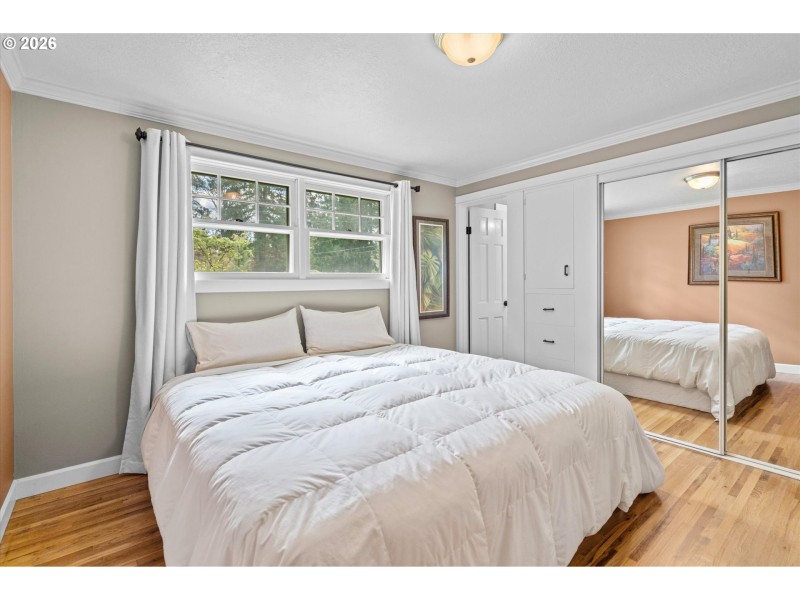 Bedroom, Primary