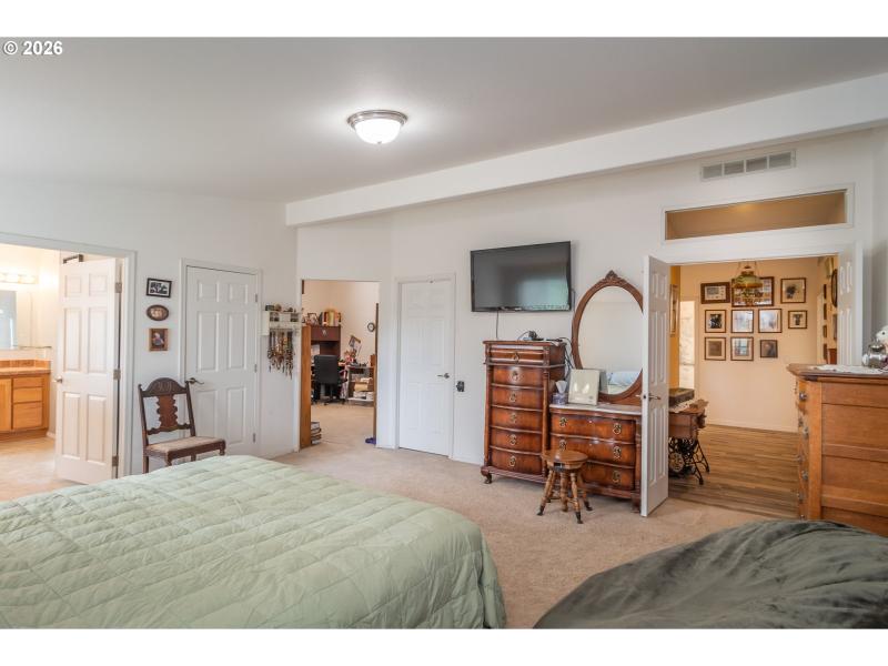 Bedroom, Primary