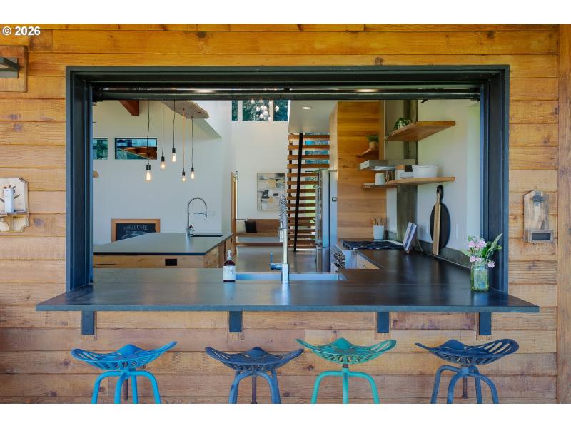Kitchen/Outside