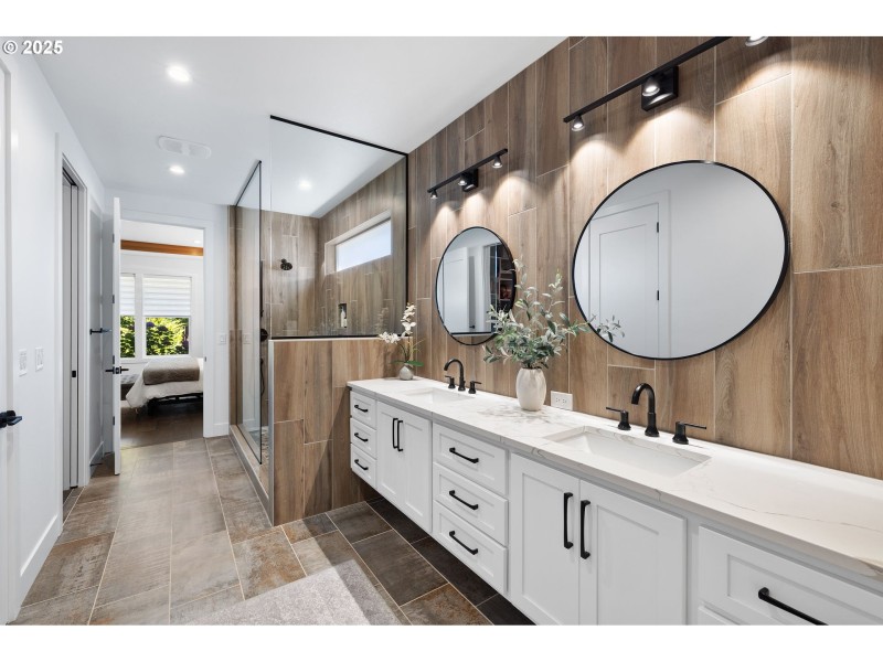 Owner's Suite Bathroom