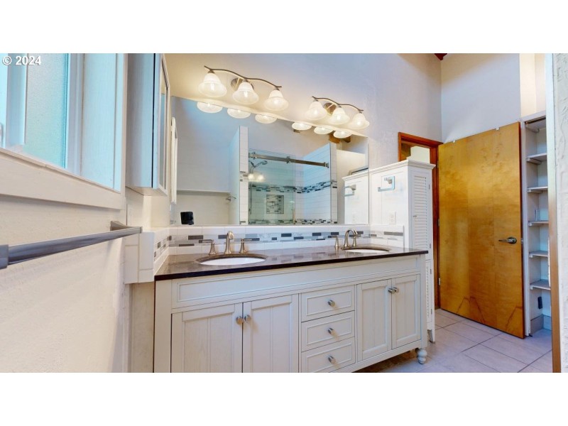 Bathroom, Attached