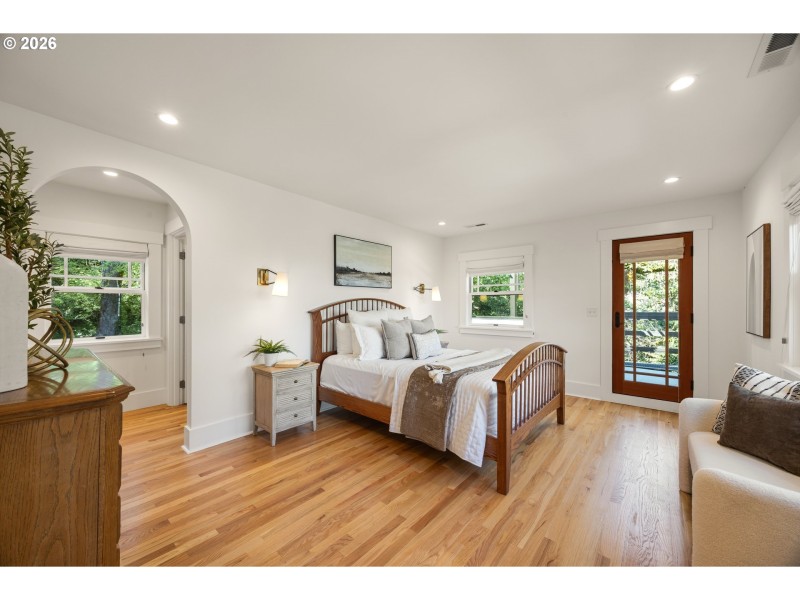 Bedroom, Primary