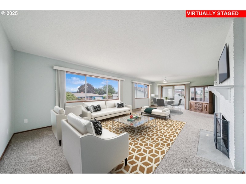 Living Room/Dining Room