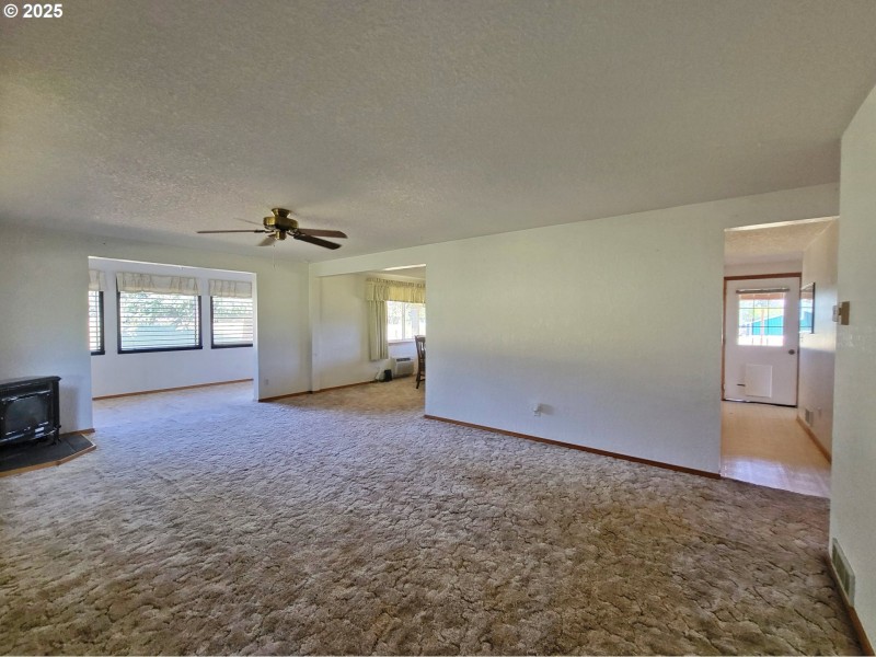 Living Room/Entrance