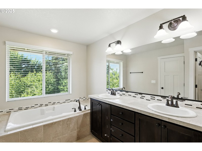 Owner's Suite Bathroom