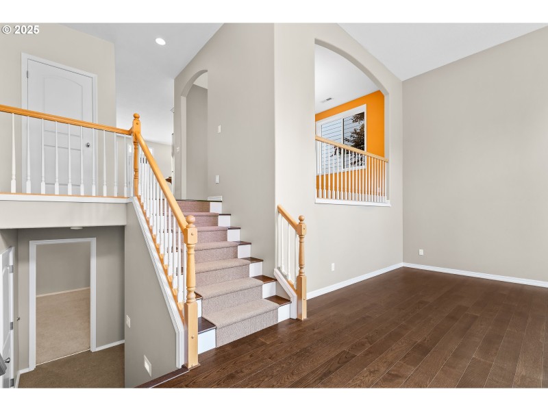 Living Room/Entrance