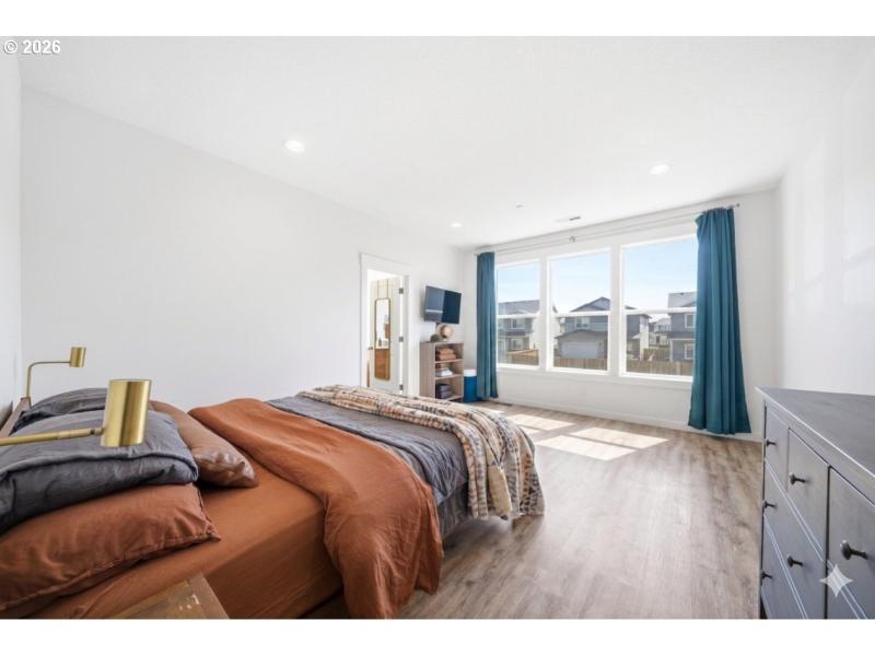 Bedroom, Primary