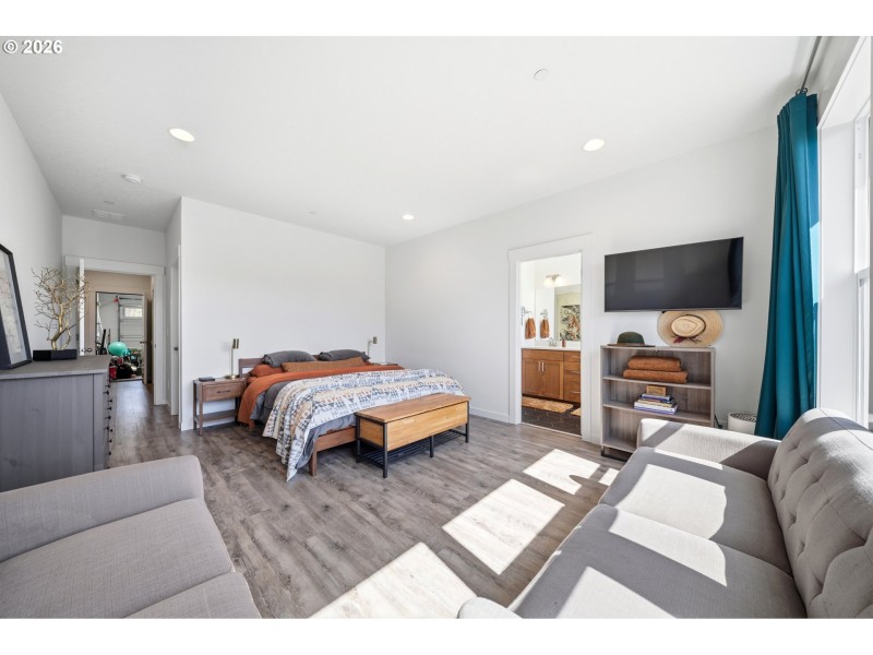 Bedroom, Primary