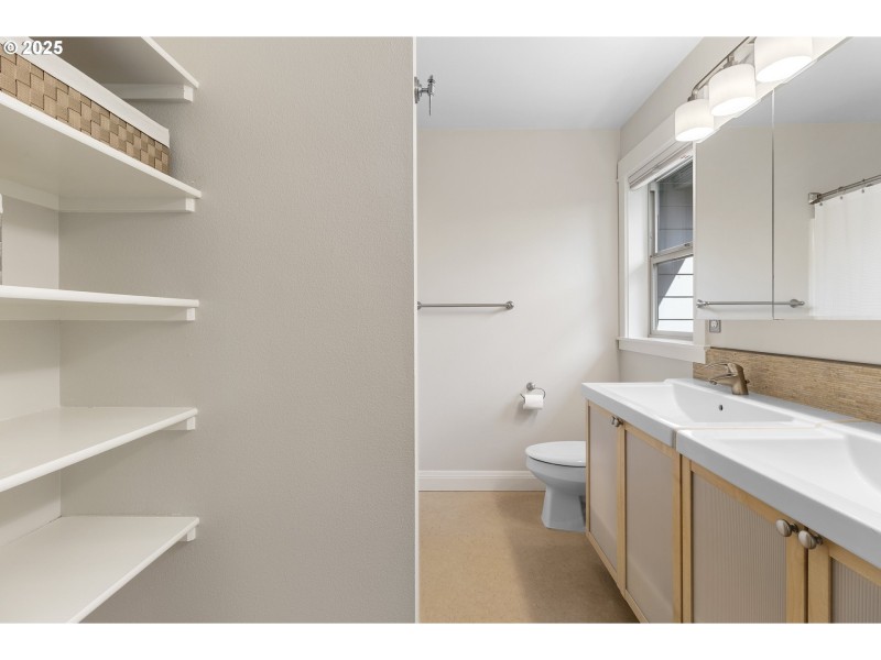 Owner's Suite Bathroom