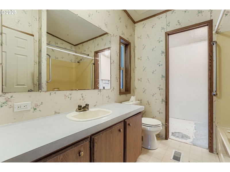 Bathroom, Attached