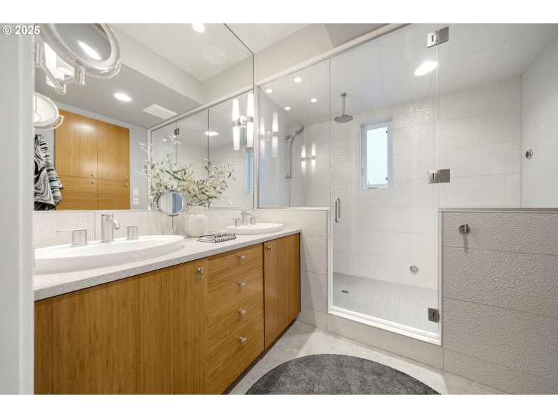 Owner's Suite Bathroom