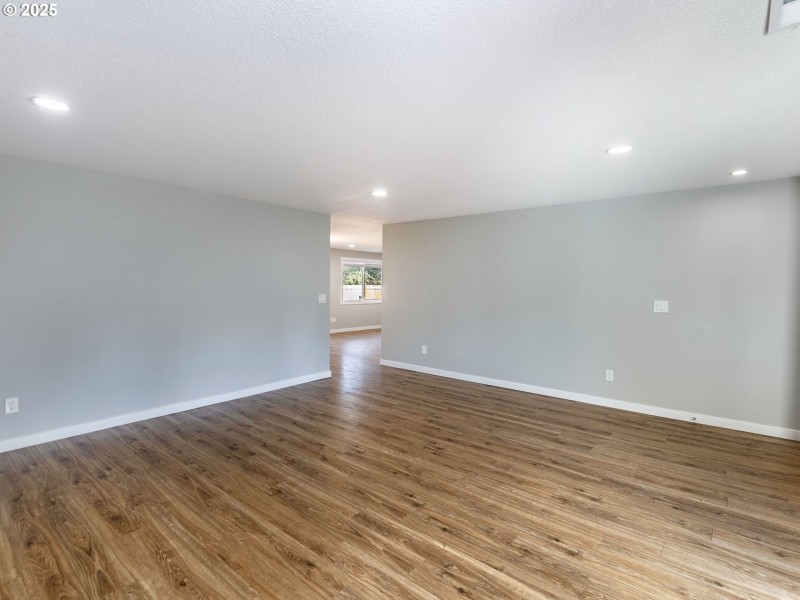 Living Room/Entrance