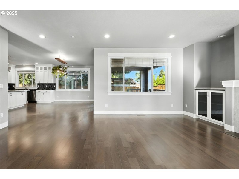 Living Room/Dining Room