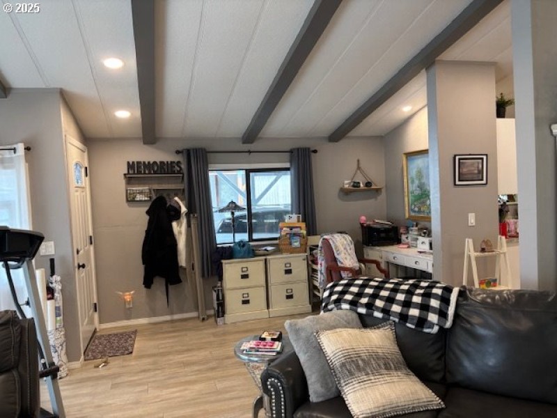 Living Room/Entrance