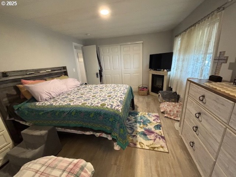 Bedroom, Primary
