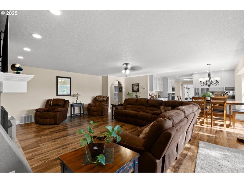 Living Room/Dining Room