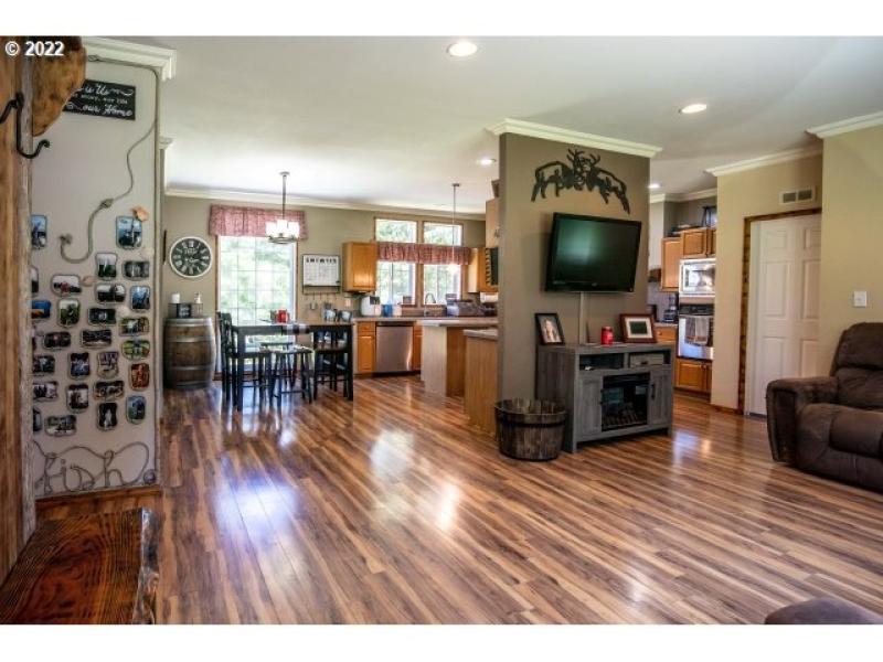 Living Room/Dining Room