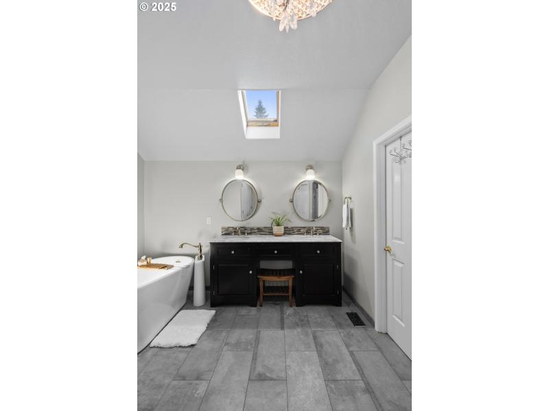 Owner's Suite Bathroom