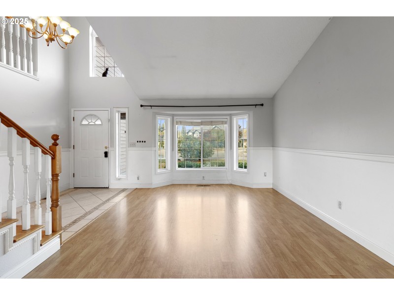 Living Room/Entrance