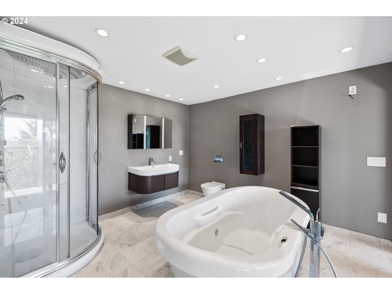 Owner's Suite Bathroom