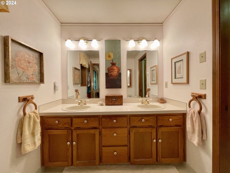 Owner's Suite Bathroom