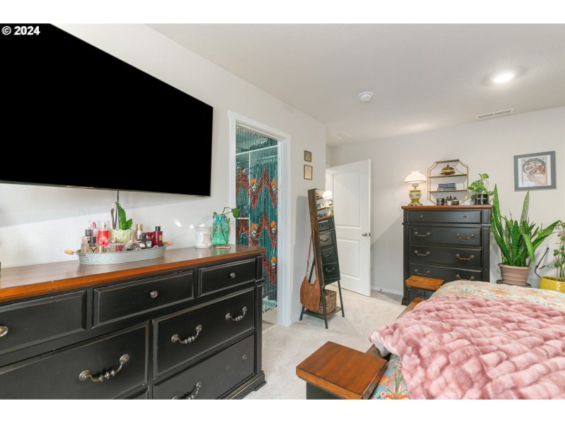 Bedroom, Primary