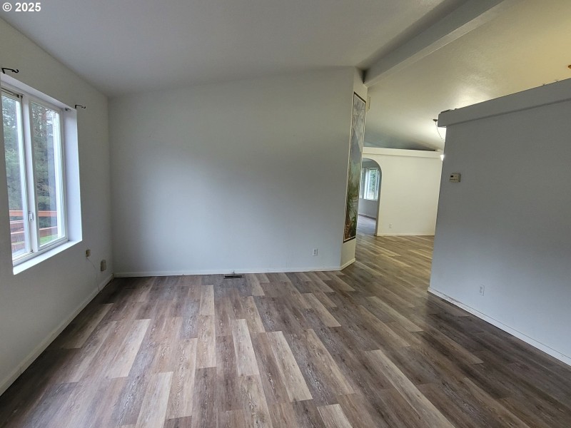 Living Room/Entrance