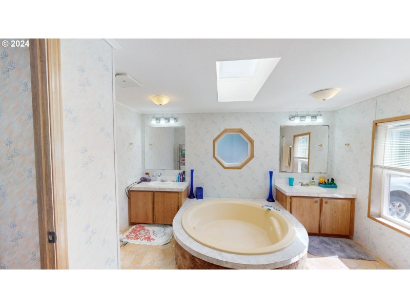 Owner's Suite Bathroom