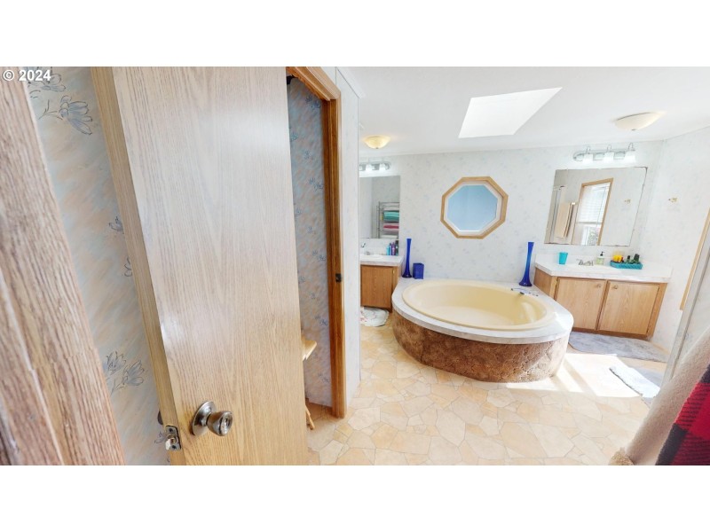 Owner's Suite Bathroom