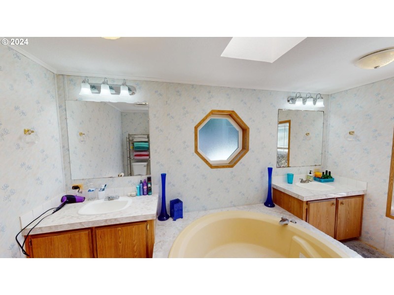 Owner's Suite Bathroom