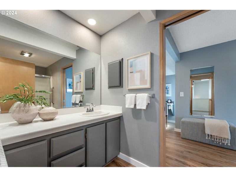 Bathroom, Continental