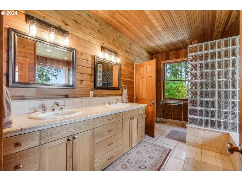 Owner's Suite Bathroom